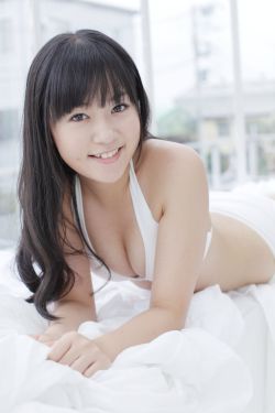 美女乳沟